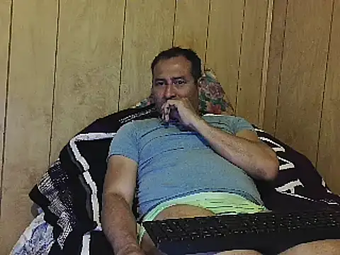 Snapshot of dantehot2020 chatting on December 4, 12:41 am dantehot2020 online show from December 4, 12:41 am