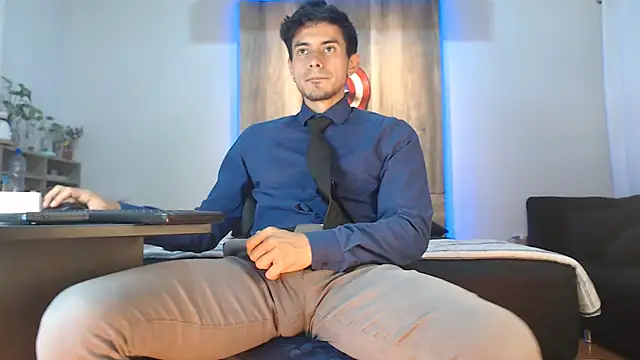 Andrew 4  online show from November 29, 3:41 am