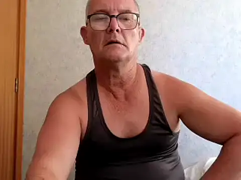 Snapshot of bigballnz chatting on January 8, 7:03 am bigballnz online show from January 8, 7:03 am