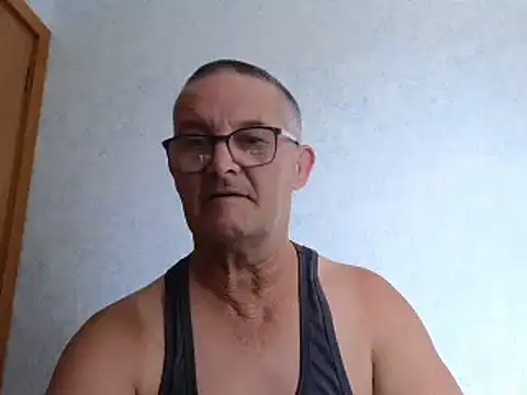 Snapshot of bigballnz chatting on January 9, 5:02 am bigballnz online show from January 9, 5:02 am