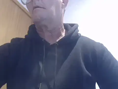 Snapshot of bigballnz chatting on January 14, 6:34 am bigballnz online show from January 14, 6:34 am