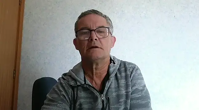 Snapshot of bigballnz chatting on February 24, 8:14 pm bigballnz online show from February 24, 8:14 pm