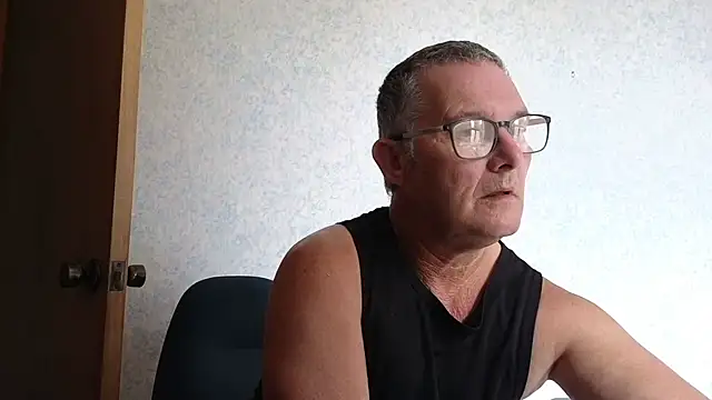 Snapshot of bigballnz chatting on February 9, 7:41 pm bigballnz online show from February 9, 7:41 pm