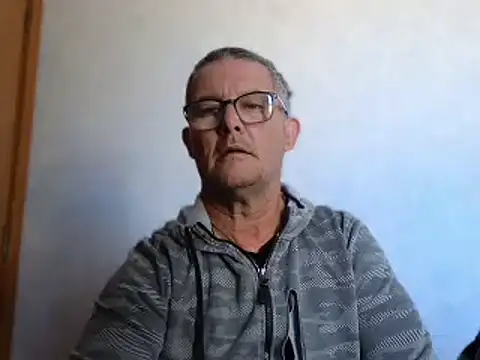 Snapshot of bigballnz chatting on December 10, 8:27 pm bigballnz online show from December 10, 8:27 pm