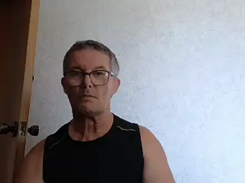 Snapshot of bigballnz chatting on January 2, 12:02 am bigballnz online show from January 2, 12:02 am