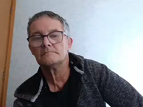 Snapshot of bigballnz chatting on January 1, 5:22 am bigballnz online show from January 1, 5:22 am