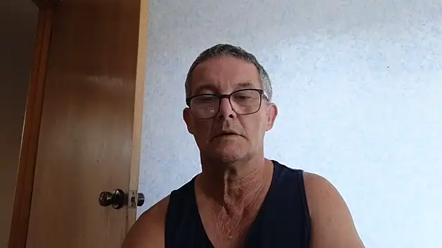 Snapshot of bigballnz chatting on February 18, 6:15 am bigballnz online show from February 18, 6:15 am