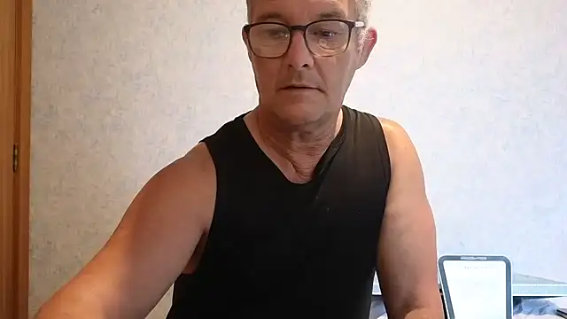 Snapshot of bigballnz chatting on February 14, 6:29 pm bigballnz online show from February 14, 6:29 pm