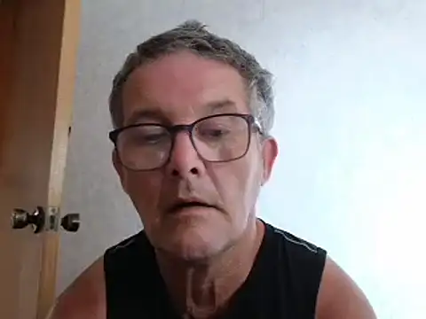 Snapshot of bigballnz chatting on January 7, 6:28 am bigballnz online show from January 7, 6:28 am