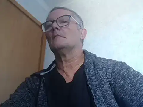 Snapshot of bigballnz chatting on February 4, 7:11 pm bigballnz online show from February 4, 7:11 pm