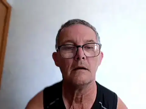 Snapshot of bigballnz chatting on December 12, 8:32 pm bigballnz online show from December 12, 8:32 pm