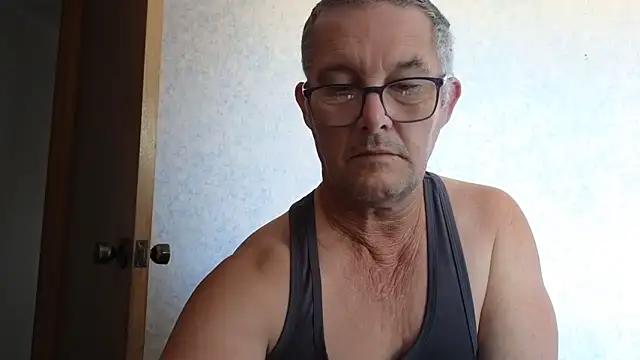 Snapshot of bigballnz chatting on February 11, 6:44 pm bigballnz online show from February 11, 6:44 pm