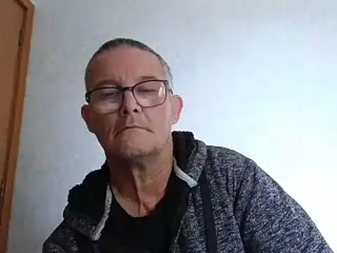 Snapshot of bigballnz chatting on January 23, 8:24 pm bigballnz online show from January 23, 8:24 pm
