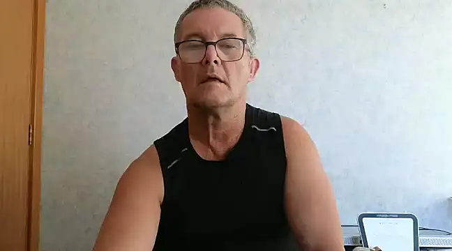 Snapshot of bigballnz chatting on February 23, 6:22 am bigballnz online show from February 23, 6:22 am