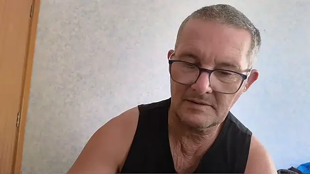Snapshot of bigballnz chatting on January 28, 6:38 am bigballnz online show from January 28, 6:38 am