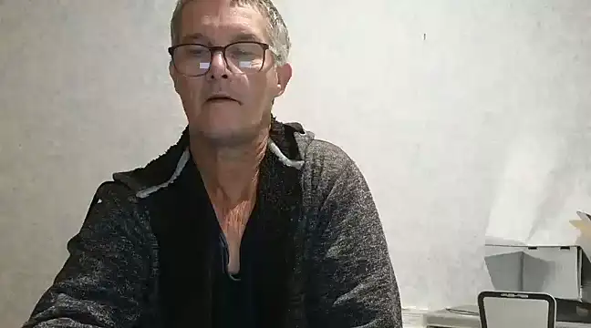 Snapshot of bigballnz chatting on March 11, 8:31 pm bigballnz online show from March 11, 8:31 pm