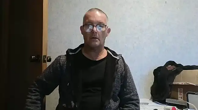 Snapshot of bigballnz chatting on March 18, 7:44 pm bigballnz online show from March 18, 7:44 pm