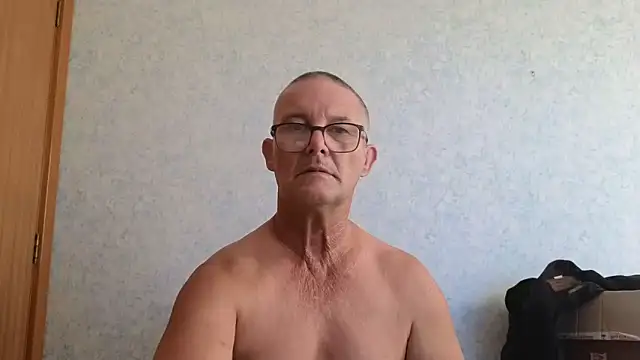 Snapshot of bigballnz chatting on March 21, 6:05 am bigballnz online show from March 21, 6:05 am