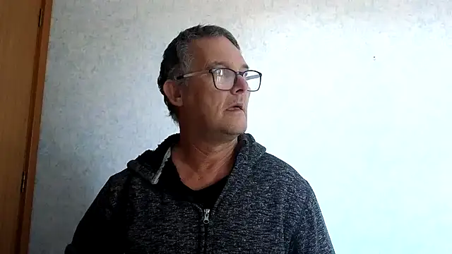 Snapshot of bigballnz chatting on March 12, 7:06 pm bigballnz online show from March 12, 7:06 pm