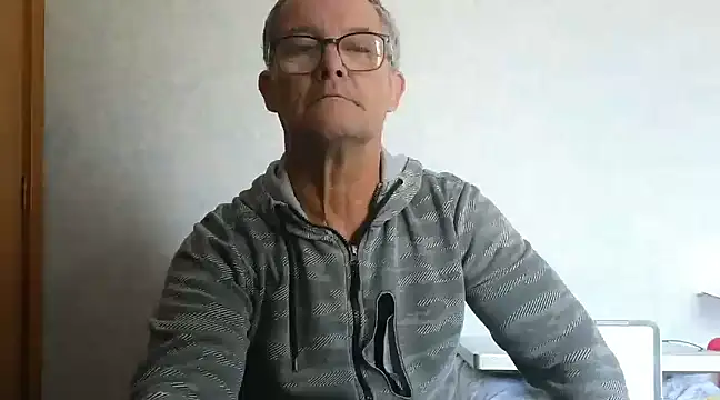 Snapshot of bigballnz chatting on February 25, 7:47 pm bigballnz online show from February 25, 7:47 pm