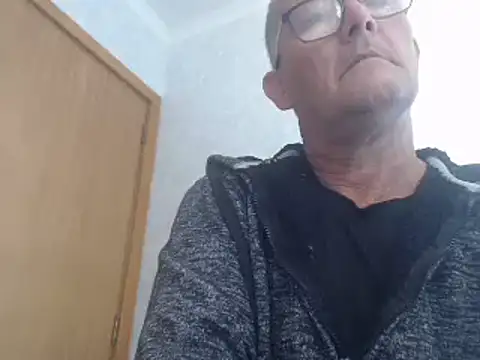 Snapshot of bigballnz chatting on January 11, 9:25 pm bigballnz online show from January 11, 9:25 pm