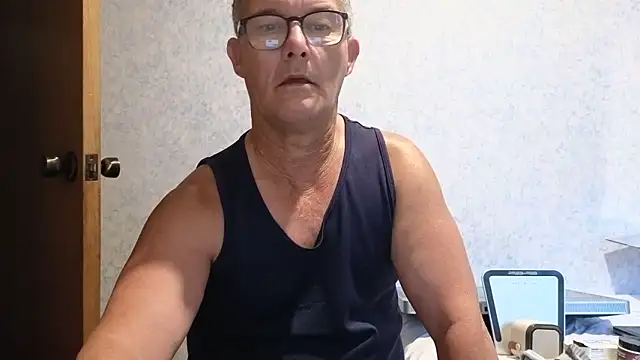 Snapshot of bigballnz chatting on February 17, 6:59 pm bigballnz online show from February 17, 6:59 pm