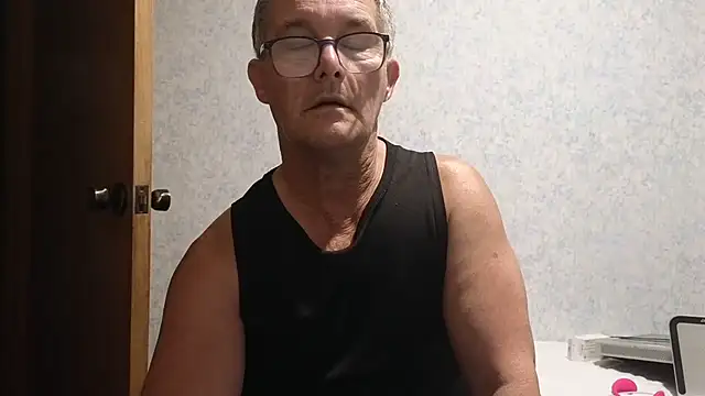 Snapshot of bigballnz chatting on February 28, 7:48 am bigballnz online show from February 28, 7:48 am