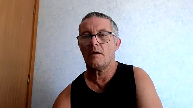 Snapshot of bigballnz chatting on February 13, 4:32 am bigballnz online show from February 13, 4:32 am