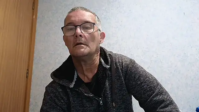 Snapshot of bigballnz chatting on January 26, 7:52 pm bigballnz online show from January 26, 7:52 pm