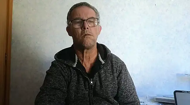 Snapshot of bigballnz chatting on March 9, 11:25 pm bigballnz online show from March 9, 11:25 pm