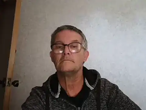 Snapshot of bigballnz chatting on December 31, 6:48 am bigballnz online show from December 31, 6:48 am