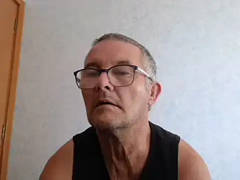 Snapshot of bigballnz chatting on January 29, 6:12 am bigballnz online show from January 29, 6:12 am