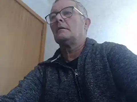 Snapshot of bigballnz chatting on February 2, 6:53 pm bigballnz online show from February 2, 6:53 pm