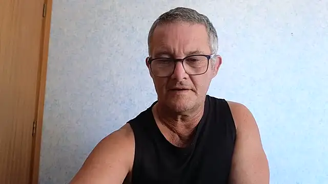 Snapshot of bigballnz chatting on February 15, 4:47 am bigballnz online show from February 15, 4:47 am