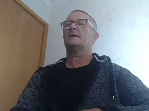 Snapshot of bigballnz chatting on January 24, 9:26 pm bigballnz online show from January 24, 9:26 pm