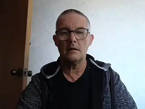 Snapshot of bigballnz chatting on January 9, 7:08 pm bigballnz online show from January 9, 7:08 pm