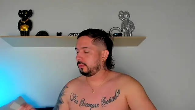 Snapshot of camilo_restrepo21 chatting on December 24, 1:38 am camilo restrepo21 online show from December 24, 1:38 am