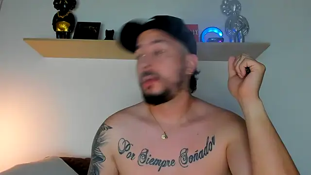 Snapshot of camilo_restrepo21 chatting on January 13, 12:30 am camilo restrepo21 online show from January 13, 12:30 am
