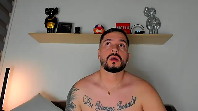 Snapshot of camilo_restrepo21 chatting on January 27, 12:12 am camilo restrepo21 online show from January 27, 12:12 am
