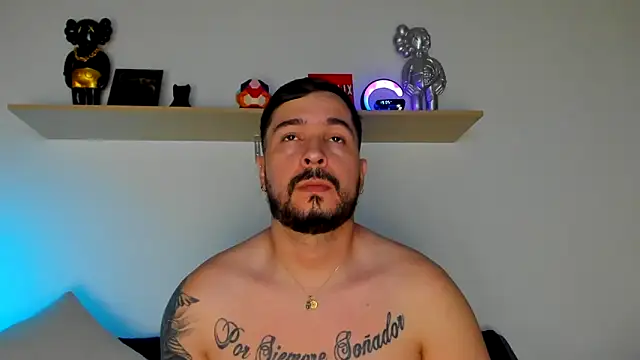 Snapshot of camilo_restrepo21 chatting on December 27, 12:07 am camilo restrepo21 online show from December 27, 12:07 am