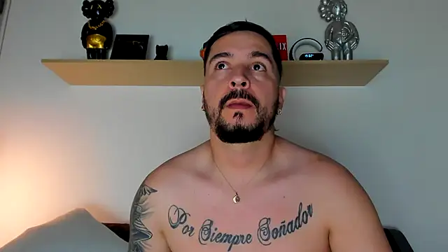 Snapshot of camilo_restrepo21 chatting on January 11, 12:01 am camilo restrepo21 online show from January 11, 12:01 am