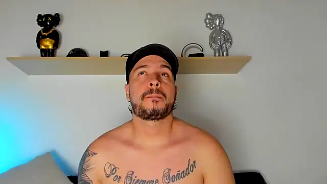 Snapshot of camilo_restrepo21 chatting on December 13, 12:42 am camilo restrepo21 online show from December 13, 12:42 am