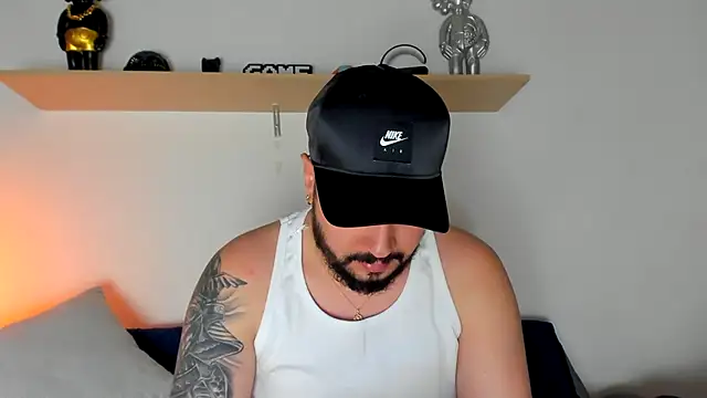 Snapshot of camilo_restrepo21 chatting on December 6, 12:12 am camilo restrepo21 online show from December 6, 12:12 am