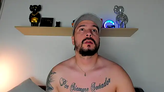 Snapshot of camilo_restrepo21 chatting on January 21, 12:15 am camilo restrepo21 online show from January 21, 12:15 am