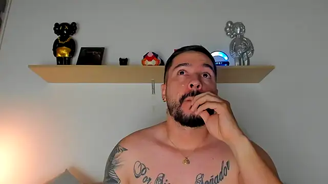 Snapshot of camilo_restrepo21 chatting on February 4, 3:00 am camilo restrepo21 online show from February 4, 3:00 am