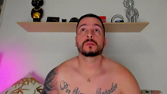 Snapshot of camilo_restrepo21 chatting on October 2, 2:15 am camilo restrepo21 online show from October 2, 2:15 am