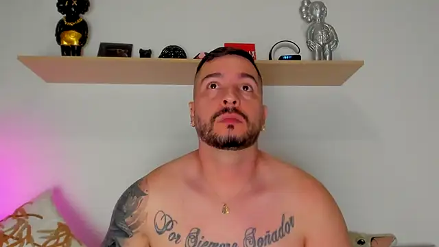 Snapshot of camilo_restrepo21 chatting on October 10, 12:15 am camilo restrepo21 online show from October 10, 12:15 am