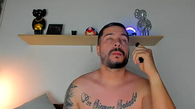 Snapshot of camilo_restrepo21 chatting on February 9, 1:45 am camilo restrepo21 online show from February 9, 1:45 am