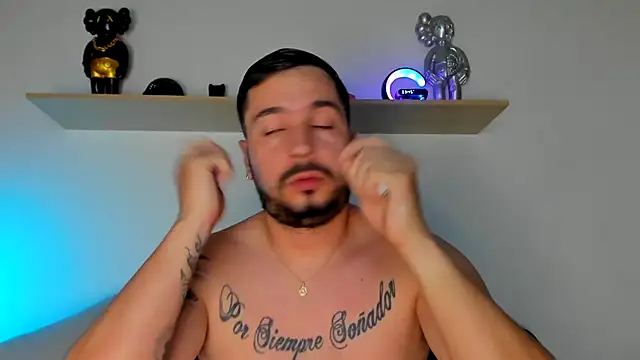 Snapshot of camilo_restrepo21 chatting on December 17, 12:01 am camilo restrepo21 online show from December 17, 12:01 am