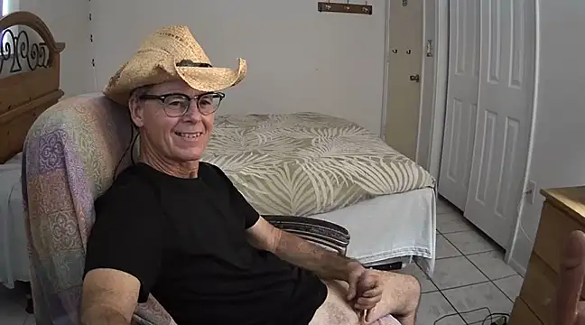 Snapshot of nakeedcowboi65 chatting on February 4, 7:11 pm nakeedcowboi65 online show from February 4, 7:11 pm
